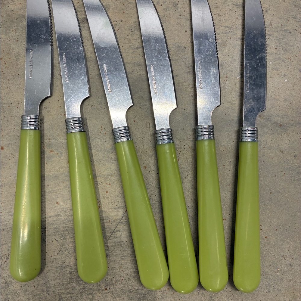 Set of 6 Avocado Plastic Green-handled Stainless Steel Dinner Knives